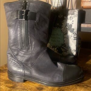 Aquatalia Black/Gray Leather Boots with Side Zipper and Buckle